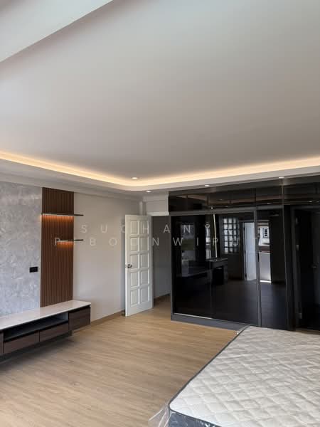Regent 71 Place, Bangkok, Phra Kanong Nua, Watthana, Bangkok, 4 Bedrooms, 300 sqm, Townhouse For Rent, by Suchanya Piboonwiput, 500211268 - DDproperty.com