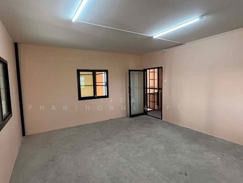 ให้เช่า โกดัง พร้อม ออฟฟิศ ลาดกระบัง 14/1 ใกล้ สุวรรณภูมิ, กรุงเทพ, ลาดกระบัง, ลาดกระบัง, กรุงเทพ, 300 ตร.ม., โกดัง-โรงงาน ให้เช่า, โดย Tida phanthonglarptawee, 500211282 - DDproperty.com