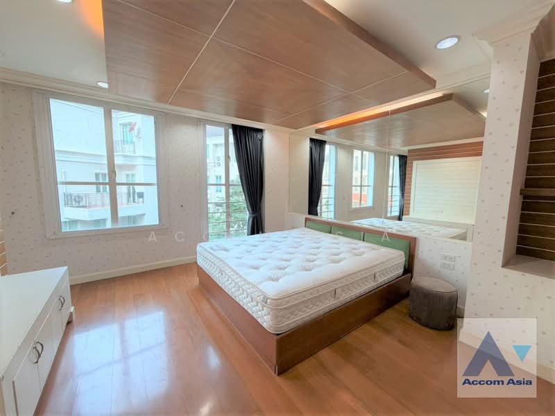 Renovated Modern House with High Ceiling and Bright Airy Space, Bangkok, Khlong Tan Nua, Watthana, Bangkok, 4 Bedrooms, 350 sqm, Single Detached House For Rent, by Accom Asia, 500211352 - DDproperty.com