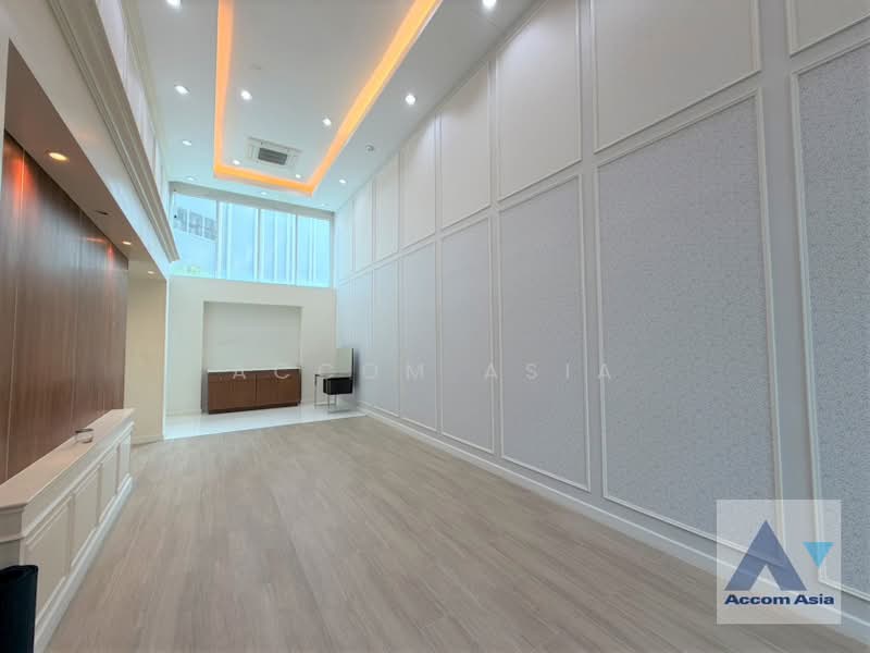 Renovated Modern House with High Ceiling and Bright Airy Space, Bangkok, Khlong Tan Nua, Watthana, Bangkok, 4 Bedrooms, 350 sqm, Single Detached House For Rent, by Accom Asia, 500211352 - DDproperty.com