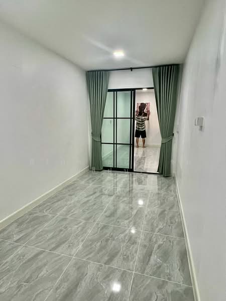K.C. Ramintra 8, Bangkok, Hathairat Road, Sam Wa Tawan Tok, Khlong Sam Wa, Bangkok, 4 Bedrooms, 100 sqm, Townhouse For Sale, by สรภพ ยอดไชย (สีฝุ่น), 500211370 - DDproperty.com