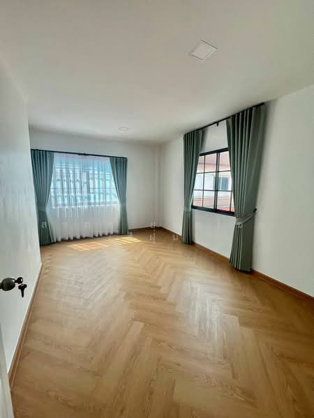 K.C. Ramintra 8, Bangkok, Hathairat Road, Sam Wa Tawan Tok, Khlong Sam Wa, Bangkok, 4 Bedrooms, 100 sqm, Townhouse For Sale, by สรภพ ยอดไชย (สีฝุ่น), 500211370 - DDproperty.com