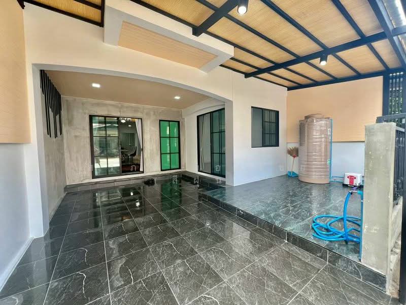 K.C. Ramintra 8, Bangkok, Hathairat Road, Sam Wa Tawan Tok, Khlong Sam Wa, Bangkok, 4 Bedrooms, 100 sqm, Townhouse For Sale, by สรภพ ยอดไชย (สีฝุ่น), 500211370 - DDproperty.com