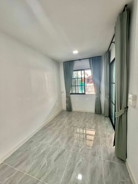 K.C. Ramintra 8, Bangkok, Hathairat Road, Sam Wa Tawan Tok, Khlong Sam Wa, Bangkok, 4 Bedrooms, 100 sqm, Townhouse For Sale, by สรภพ ยอดไชย (สีฝุ่น), 500211370 - DDproperty.com