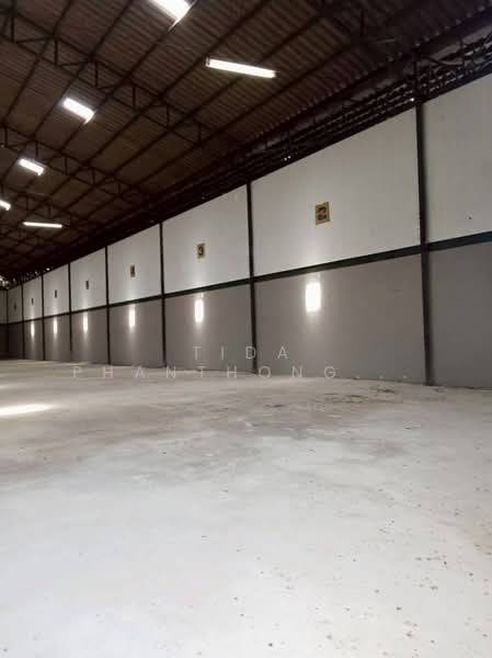 For Rent - Warehouse for rent in Praksa, easily accessible for large trucks, near Kanchanaphisek Expressway, Samut Prakan
