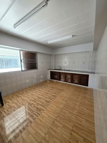 For Sale - Four-story house with rooftop for sale, suitable for a restaurant, near Gate 108 of Prince of Songkl, Songkhla