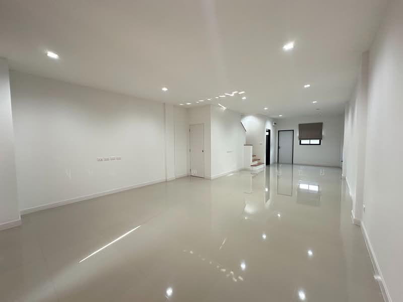 ให้เช่าบ้านใหม่ หลังมุม ทำเลโชคชัย 4 บ้านแฝด สวย เนื้อที่เยอะ เหมาะทำออฟฟิศ, กรุงเทพ, โชคชัย 4, ลาดพร้าว, ลาดพร้าว, กรุงเทพ, 300 ตร.ม., บ้านแฝด ให้เช่า, โดย บุษบา รัตนวงษ์ชัย, 500211444 - DDproperty.com