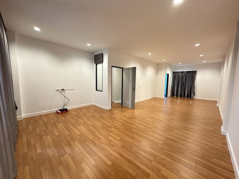 ให้เช่าบ้านใหม่ หลังมุม ทำเลโชคชัย 4 บ้านแฝด สวย เนื้อที่เยอะ เหมาะทำออฟฟิศ, กรุงเทพ, โชคชัย 4, ลาดพร้าว, ลาดพร้าว, กรุงเทพ, 300 ตร.ม., บ้านแฝด ให้เช่า, โดย บุษบา รัตนวงษ์ชัย, 500211444 - DDproperty.com