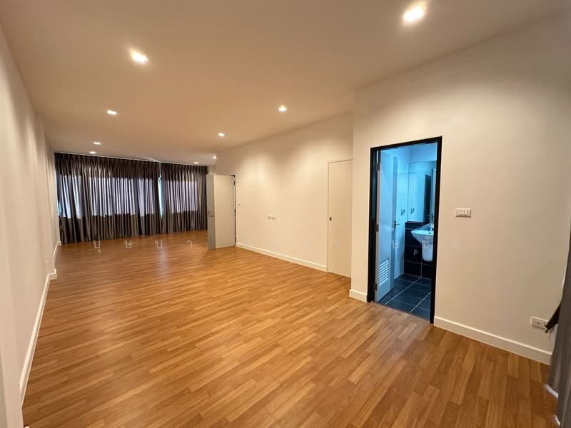 ให้เช่าบ้านใหม่ หลังมุม ทำเลโชคชัย 4 บ้านแฝด สวย เนื้อที่เยอะ เหมาะทำออฟฟิศ, กรุงเทพ, โชคชัย 4, ลาดพร้าว, ลาดพร้าว, กรุงเทพ, 300 ตร.ม., บ้านแฝด ให้เช่า, โดย บุษบา รัตนวงษ์ชัย, 500211444 - DDproperty.com