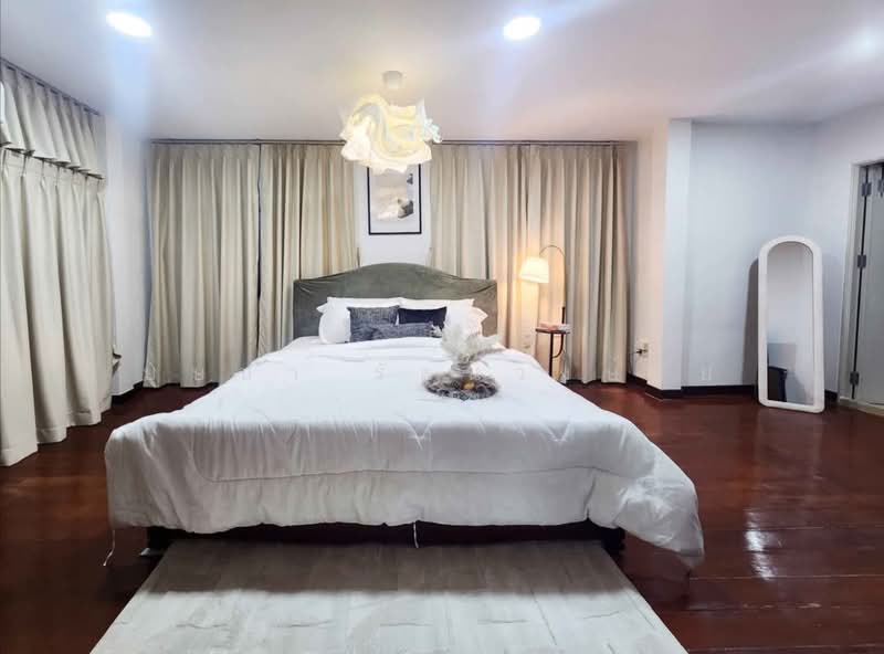 For Rent - จดบริษัทได้ ทำเล MRT ห้วยขวาง ซ.ประชาราษฎร์บำเพ็ญ 17 ให้เช่าบ้านเดี่ยว 6 นอน บ้านสวย เฟอร์ครบ, Bangkok