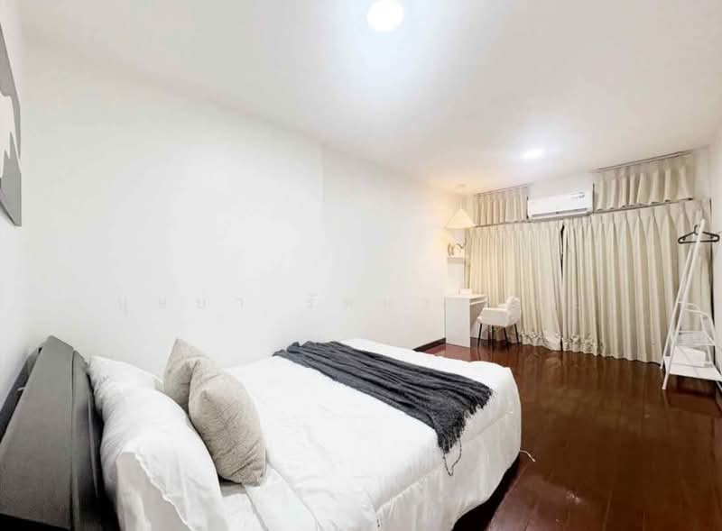 For Rent - จดบริษัทได้ ทำเล MRT ห้วยขวาง ซ.ประชาราษฎร์บำเพ็ญ 17 ให้เช่าบ้านเดี่ยว 6 นอน บ้านสวย เฟอร์ครบ, Bangkok