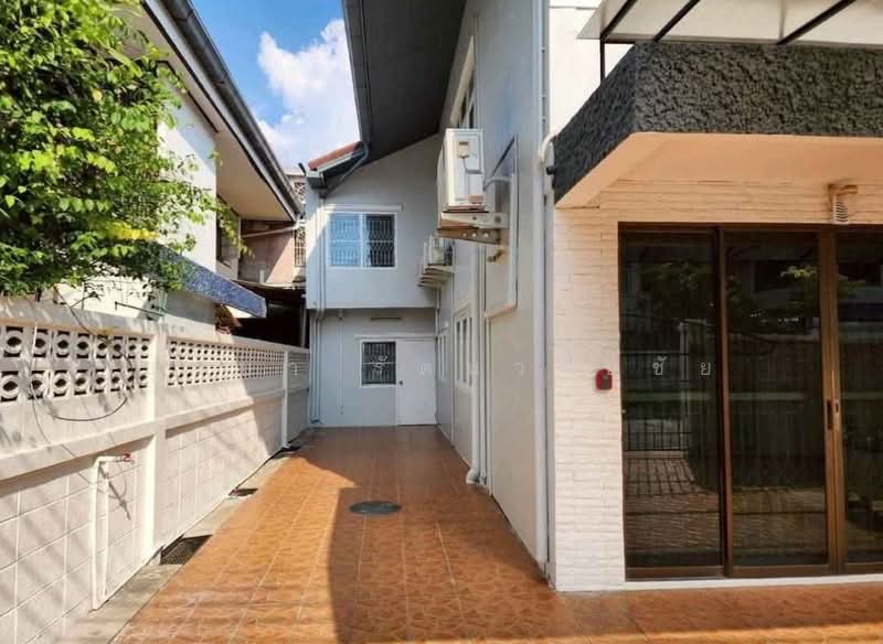 For Rent - จดบริษัทได้ ทำเล MRT ห้วยขวาง ซ.ประชาราษฎร์บำเพ็ญ 17 ให้เช่าบ้านเดี่ยว 6 นอน บ้านสวย เฟอร์ครบ, Bangkok