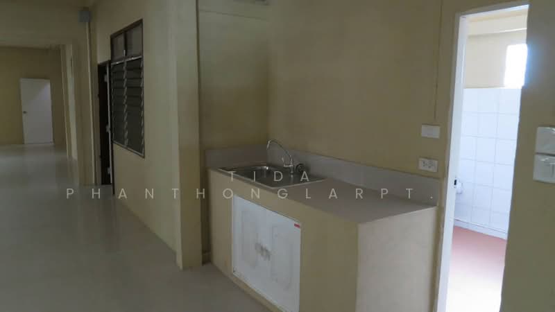 Office, warehouse, and attached residence for rent in Ladprao, on the main road, easy access,, Bangkok, Khlong Chaokhun Sing, Wang Thonglang, Bangkok, , 1,270 sqm, Warehouse/Factory For Rent, by Tida phanthonglarptawee, 500211456 - DDproperty.com