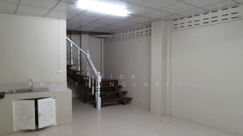 ให้เช่า ออฟฟิศ โกดัง พร้อม บ้านพัก ลาดพร้าว ติดถนนเมน เข้าออกสะดวก ใกล้ทางด่วน ใกล้รถไฟฟ้า, กรุงเทพ, คลองเจ้าคุณสิงห์, วังทองหลาง, กรุงเทพ, 1,270 ตร.ม., โกดัง-โรงงาน ให้เช่า, โดย Tida phanthonglarptawee, 500211456 - DDproperty.com