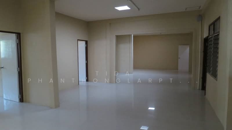Office, warehouse, and attached residence for rent in Ladprao, on the main road, easy access,, Bangkok, Khlong Chaokhun Sing, Wang Thonglang, Bangkok, , 1,270 sqm, Warehouse/Factory For Rent, by Tida phanthonglarptawee, 500211456 - DDproperty.com