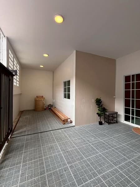 For Sale - ทาวน์เฮ้าส์ ชั้นเดียว หน้ากว้าง 8 เมตร รีโนเวทใหม่ รามอินทรา 17 ใกล้รถไฟฟ้าสถานีลาดปลาเค้า, Bangkok