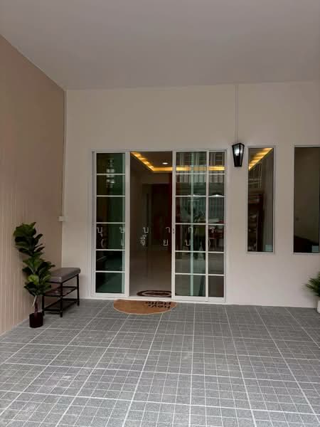 For Sale - ทาวน์เฮ้าส์ ชั้นเดียว หน้ากว้าง 8 เมตร รีโนเวทใหม่ รามอินทรา 17 ใกล้รถไฟฟ้าสถานีลาดปลาเค้า, Bangkok