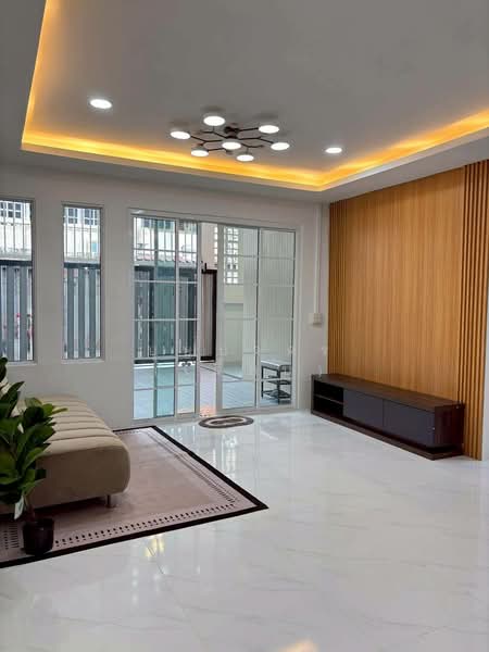 For Sale - ทาวน์เฮ้าส์ ชั้นเดียว หน้ากว้าง 8 เมตร รีโนเวทใหม่ รามอินทรา 17 ใกล้รถไฟฟ้าสถานีลาดปลาเค้า, Bangkok