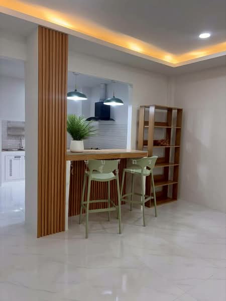 ทาวน์เฮ้าส์ ชั้นเดียว หน้ากว้าง 8 เมตร รีโนเวทใหม่ รามอินทรา 17 ใกล้รถไฟฟ้าสถานีลาดปลาเค้า, กรุงเทพ, รามอินทรา, อนุสาวรีย์, บางเขน, กรุงเทพ, 112 ตร.ม., ทาวน์เฮ้าส์ ขาย, โดย บุษบากร (เจี๊ยบ), 500211581 - DDproperty.com