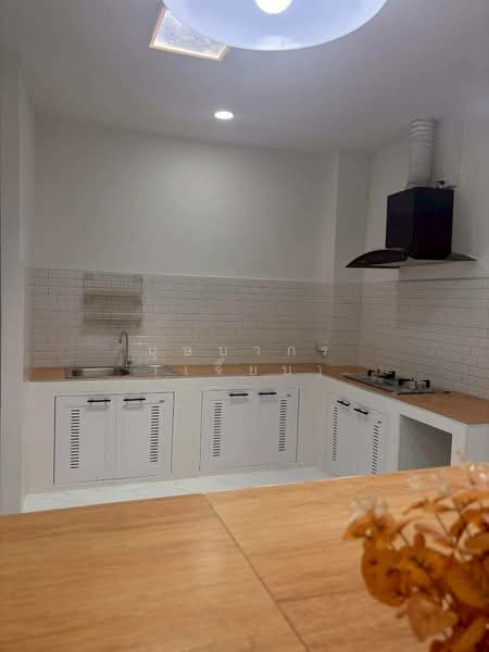 ทาวน์เฮ้าส์ ชั้นเดียว หน้ากว้าง 8 เมตร รีโนเวทใหม่ รามอินทรา 17 ใกล้รถไฟฟ้าสถานีลาดปลาเค้า, กรุงเทพ, รามอินทรา, อนุสาวรีย์, บางเขน, กรุงเทพ, 112 ตร.ม., ทาวน์เฮ้าส์ ขาย, โดย บุษบากร (เจี๊ยบ), 500211581 - DDproperty.com