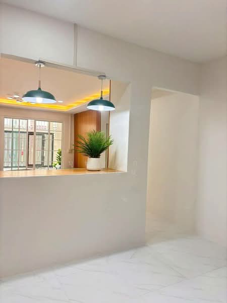 For Sale - ทาวน์เฮ้าส์ ชั้นเดียว หน้ากว้าง 8 เมตร รีโนเวทใหม่ รามอินทรา 17 ใกล้รถไฟฟ้าสถานีลาดปลาเค้า, Bangkok