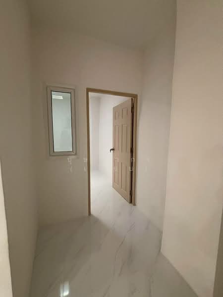 For Sale - ทาวน์เฮ้าส์ ชั้นเดียว หน้ากว้าง 8 เมตร รีโนเวทใหม่ รามอินทรา 17 ใกล้รถไฟฟ้าสถานีลาดปลาเค้า, Bangkok