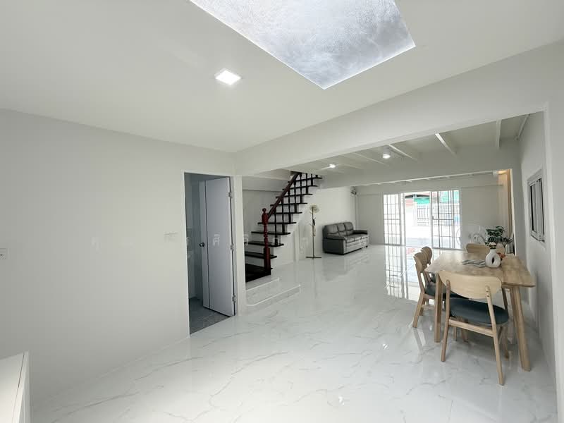 Pinjaruen3 Donmuang, Bangkok, Si Khan, Don Mueang, Bangkok, 2 Bedrooms, 140 sqm, Semi-Detached House (Twin House) For Sale, by คุณ ศศิวิภา พูลทา, 500211615 - DDproperty.com