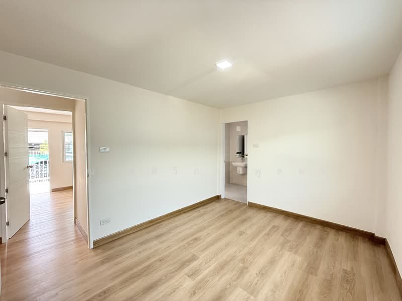 Pinjaruen3 Donmuang, Bangkok, Si Khan, Don Mueang, Bangkok, 2 Bedrooms, 140 sqm, Semi-Detached House (Twin House) For Sale, by คุณ ศศิวิภา พูลทา, 500211615 - DDproperty.com