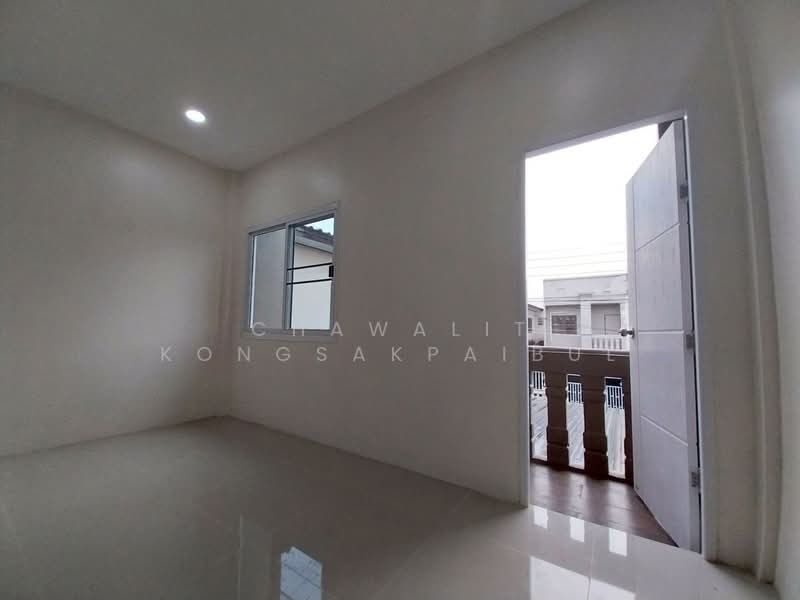 Baan Busakorn Rattiya, Nonthaburi, Bang Bua Thong, Bang Bua Thong, Nonthaburi, 2 Bedrooms, 125 sqm, Townhouse For Sale, by CHAWALIT KONGSAKPAIBUL, 500211636 - DDproperty.com