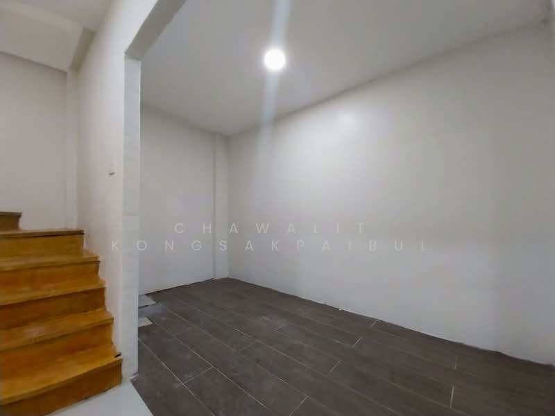 หมู่บ้านบุษกรรัตติยา : Baan Busakorn Rattiya, นนทบุรี, บางบัวทอง, บางบัวทอง, นนทบุรี, 125 ตร.ม., ทาวน์เฮ้าส์ ขาย, โดย CHAWALIT KONGSAKPAIBUL, 500211636 - DDproperty.com