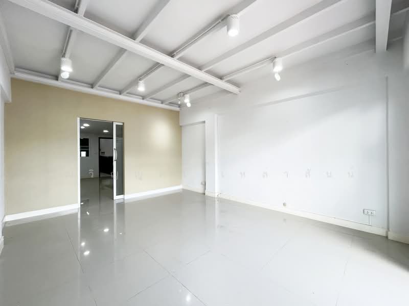 Metro Biz Town Chaengwattan 2, Nonthaburi, Khlong Phra Udom, Pak Kret, Nonthaburi, , 180 sqm, Shophouse For Sale, by คุณวิญญุดา เหล่าสันน์, 500211689 - DDproperty.com