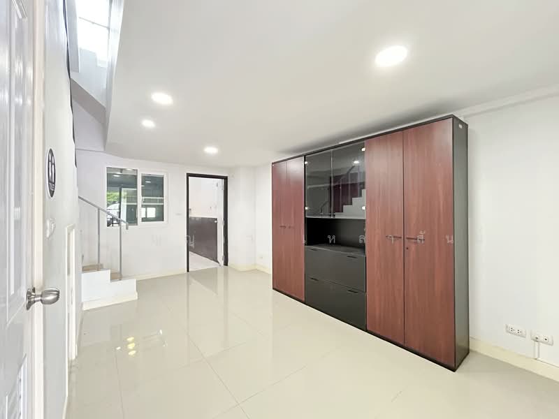 Metro Biz Town Chaengwattan 2, Nonthaburi, Khlong Phra Udom, Pak Kret, Nonthaburi, , 180 sqm, Shophouse For Sale, by คุณวิญญุดา เหล่าสันน์, 500211689 - DDproperty.com