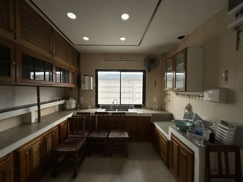 Home Office สไตล์ Cafe ใกล้รถไฟฟ้า 2 สาย จตุจักร-รัชโยธิน-เสนา-เกษตร-วิภาวดี-งามวงศ์วาน, กรุงเทพ, ลาดยาว, จตุจักร, กรุงเทพ, 360 ตร.ม., ทาวน์เฮ้าส์ ให้เช่า, โดย Forty-Six Real Estate Group, 500211718 - DDproperty.com