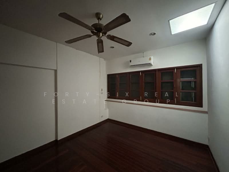 Home Office สไตล์ Cafe ใกล้รถไฟฟ้า 2 สาย จตุจักร-รัชโยธิน-เสนา-เกษตร-วิภาวดี-งามวงศ์วาน, Bangkok, Lat Yao, Chatuchak, Bangkok, 4 Bedrooms, 360 sqm, Townhouse For Rent, by Forty-Six Real Estate Group, 500211718 - DDproperty.com