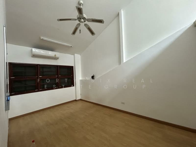 Home Office สไตล์ Cafe ใกล้รถไฟฟ้า 2 สาย จตุจักร-รัชโยธิน-เสนา-เกษตร-วิภาวดี-งามวงศ์วาน, กรุงเทพ, ลาดยาว, จตุจักร, กรุงเทพ, 360 ตร.ม., ทาวน์เฮ้าส์ ให้เช่า, โดย Forty-Six Real Estate Group, 500211718 - DDproperty.com