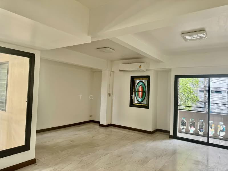 For Rent - อาคารให้เช่า นานา อโศก สุขุมวิท : Buildings for rent in Nana, Asoke, Sukhumvit., Bangkok