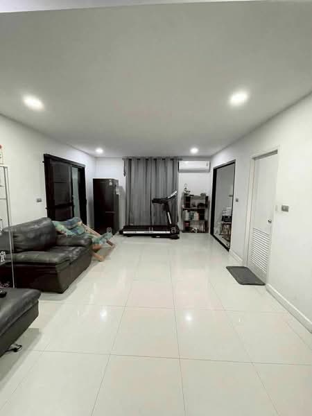 For Rent - ให้เช่าบ้านแฝด ม.มณีรินทร์ไพรเวทซี่ ศรีราชา, Chon Buri (Pattaya)