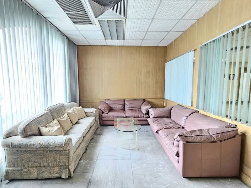 ขาย ออฟฟิศ Royal Castle Pattanakarn Condo พัฒนาการ 30 ขนาด 184 ตรม. 2 ห้องประชุม, กรุงเทพ, สวนหลวง, สวนหลวง, กรุงเทพ, 184 ตร.ม., สำนักงาน ขาย, โดย คุณ ณิชาภา, 500211771 - DDproperty.com