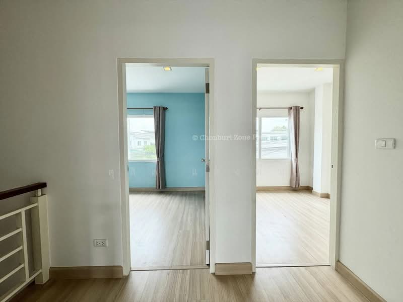 ขายบ้านแฝดใกล้เจปาร์ค ม.ทริโอทาวน์ ไร่กล้วย ศรีราชา, Chon Buri (Pattaya), Surasak, Si Racha, Chon Buri (Pattaya), 3 Bedrooms, 120 sqm, Semi-Detached House (Twin House) For Sale, by Dusit Saengfa, 500211801 - DDproperty.com