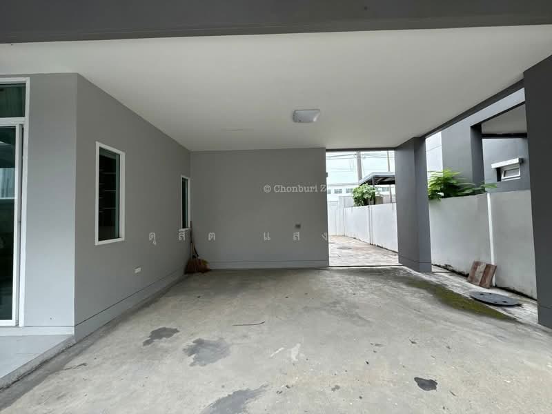 ขายบ้านแฝดใกล้เจปาร์ค ม.ทริโอทาวน์ ไร่กล้วย ศรีราชา, Chon Buri (Pattaya), Surasak, Si Racha, Chon Buri (Pattaya), 3 Bedrooms, 120 sqm, Semi-Detached House (Twin House) For Sale, by Dusit Saengfa, 500211801 - DDproperty.com