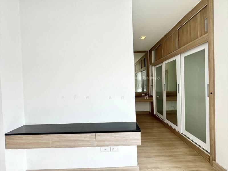 ขายบ้านแฝดใกล้เจปาร์ค ม.ทริโอทาวน์ ไร่กล้วย ศรีราชา, Chon Buri (Pattaya), Surasak, Si Racha, Chon Buri (Pattaya), 3 Bedrooms, 120 sqm, Semi-Detached House (Twin House) For Sale, by Dusit Saengfa, 500211801 - DDproperty.com