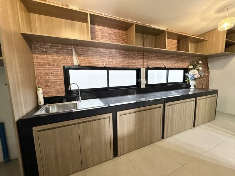 ขายบ้านแฝดใกล้เจปาร์ค ม.ทริโอทาวน์ ไร่กล้วย ศรีราชา, Chon Buri (Pattaya), Surasak, Si Racha, Chon Buri (Pattaya), 3 Bedrooms, 120 sqm, Semi-Detached House (Twin House) For Sale, by Dusit Saengfa, 500211801 - DDproperty.com