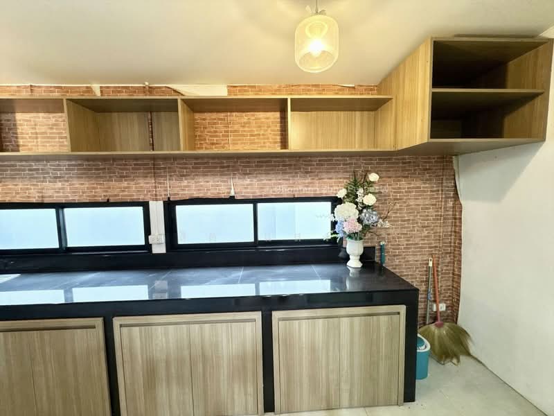 ขายบ้านแฝดใกล้เจปาร์ค ม.ทริโอทาวน์ ไร่กล้วย ศรีราชา, Chon Buri (Pattaya), Surasak, Si Racha, Chon Buri (Pattaya), 3 Bedrooms, 120 sqm, Semi-Detached House (Twin House) For Sale, by Dusit Saengfa, 500211801 - DDproperty.com