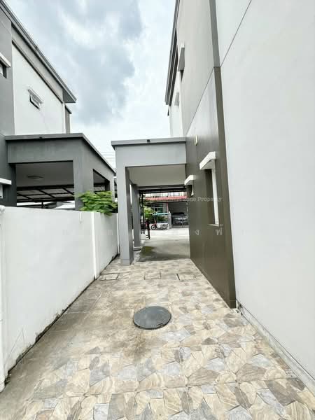 ขายบ้านแฝดใกล้เจปาร์ค ม.ทริโอทาวน์ ไร่กล้วย ศรีราชา, Chon Buri (Pattaya), Surasak, Si Racha, Chon Buri (Pattaya), 3 Bedrooms, 120 sqm, Semi-Detached House (Twin House) For Sale, by Dusit Saengfa, 500211801 - DDproperty.com