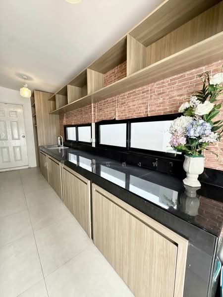 ขายบ้านแฝดใกล้เจปาร์ค ม.ทริโอทาวน์ ไร่กล้วย ศรีราชา, Chon Buri (Pattaya), Surasak, Si Racha, Chon Buri (Pattaya), 3 Bedrooms, 120 sqm, Semi-Detached House (Twin House) For Sale, by Dusit Saengfa, 500211801 - DDproperty.com