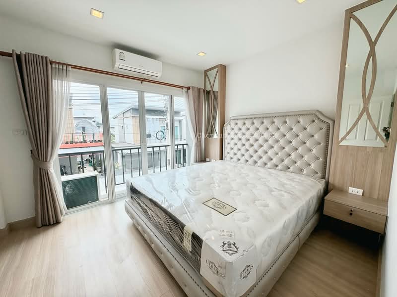 ขายบ้านแฝดใกล้เจปาร์ค ม.ทริโอทาวน์ ไร่กล้วย ศรีราชา, Chon Buri (Pattaya), Surasak, Si Racha, Chon Buri (Pattaya), 3 Bedrooms, 120 sqm, Semi-Detached House (Twin House) For Sale, by Dusit Saengfa, 500211801 - DDproperty.com