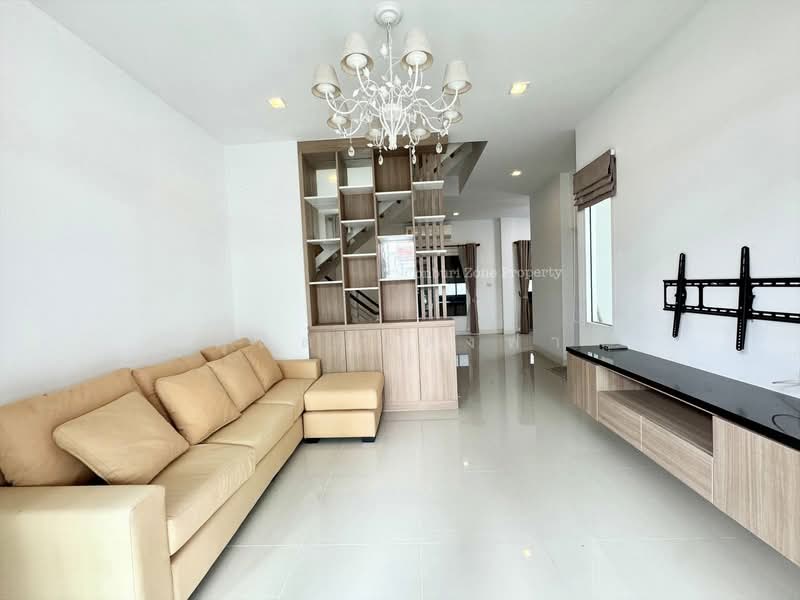ขายบ้านแฝดใกล้เจปาร์ค ม.ทริโอทาวน์ ไร่กล้วย ศรีราชา, Chon Buri (Pattaya), Surasak, Si Racha, Chon Buri (Pattaya), 3 Bedrooms, 120 sqm, Semi-Detached House (Twin House) For Sale, by Dusit Saengfa, 500211801 - DDproperty.com