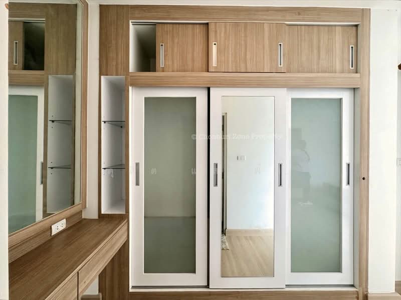 ขายบ้านแฝดใกล้เจปาร์ค ม.ทริโอทาวน์ ไร่กล้วย ศรีราชา, Chon Buri (Pattaya), Surasak, Si Racha, Chon Buri (Pattaya), 3 Bedrooms, 120 sqm, Semi-Detached House (Twin House) For Sale, by Dusit Saengfa, 500211801 - DDproperty.com