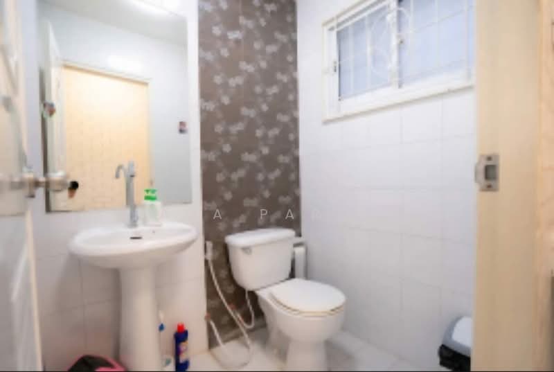 RK Biz Center Motorway - Airportlink, Bangkok, Motorway Road, Khlong Song Ton Nun, Lat Krabang, Bangkok, 4 Bedrooms, 210 sqm, Townhouse For Rent, by Airada Parasarn, 500211806 - DDproperty.com