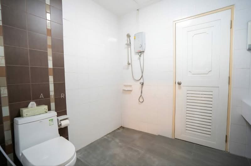 RK Biz Center Motorway - Airportlink, Bangkok, Motorway Road, Khlong Song Ton Nun, Lat Krabang, Bangkok, 4 Bedrooms, 210 sqm, Townhouse For Rent, by Airada Parasarn, 500211806 - DDproperty.com